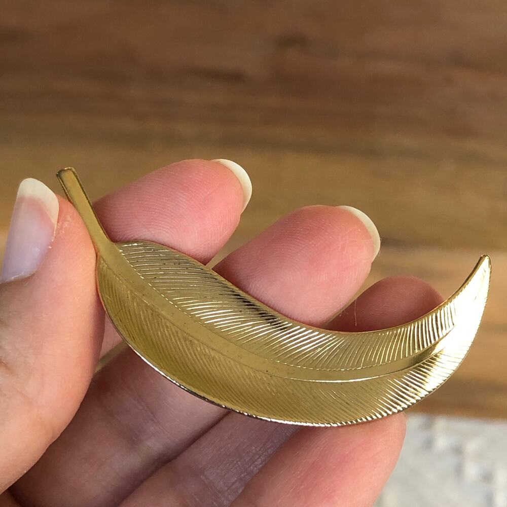 Vintage Gold-Tone Feather Leaf Brooch‎ Pin 2.25" Textured Retro Minimalist
